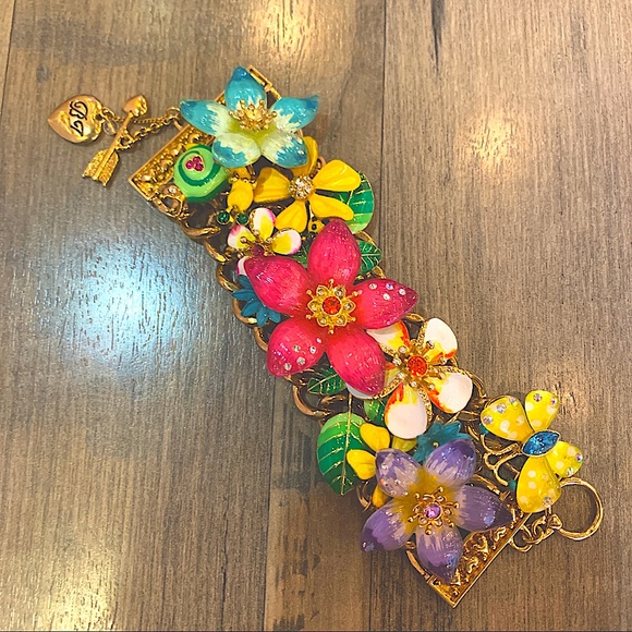 Authentic Betsy Johnson tropical floral bracelet in rainbow colour 🌺🌼🌸🌻🌷🌈 - Picture 10 of 12